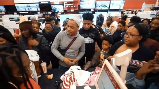 Rapper T.I. surprises single moms by paying for their Christmas gifts