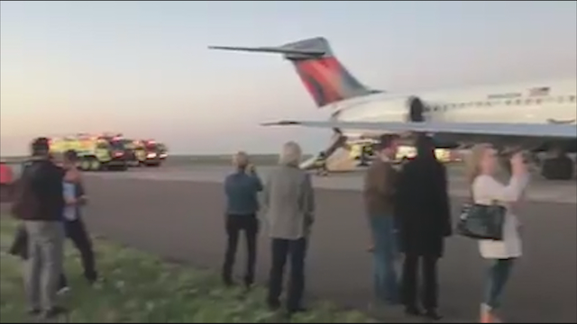 Passengers evacuate Delta flight from Detroit to Denver
