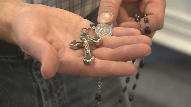 Police search for trio in theft of gold rosary