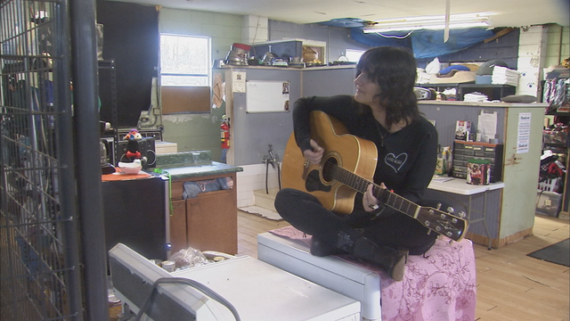 Atlanta musician finds new audience at animal shelter