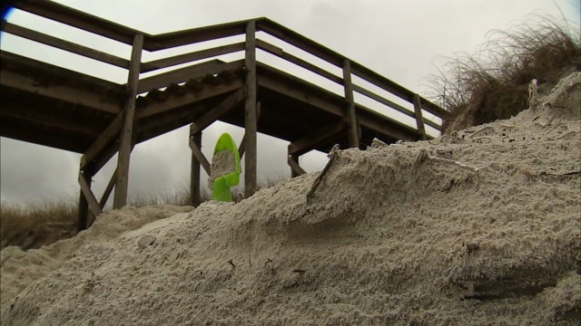 Man dies after sand tunnel collapses on him at Florida beach