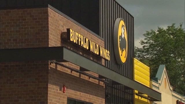 Buffalo Wild Wings gives homeless man free wings after staffer's derogatory message