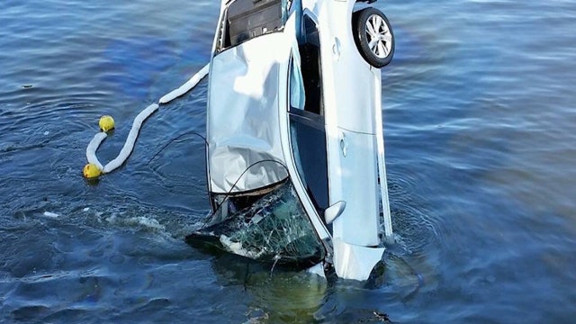 Construction workers rescue woman who drove off bridge