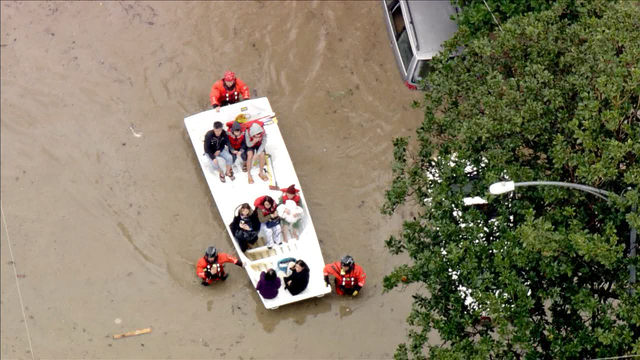 Evacuations expand in Coyote Creek neighborhood flooding
