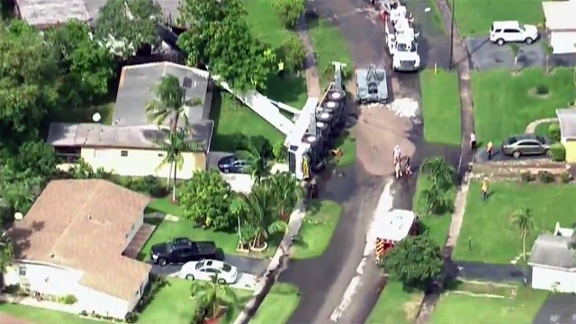 2 injured when crane collapses in South Florida neighborhood