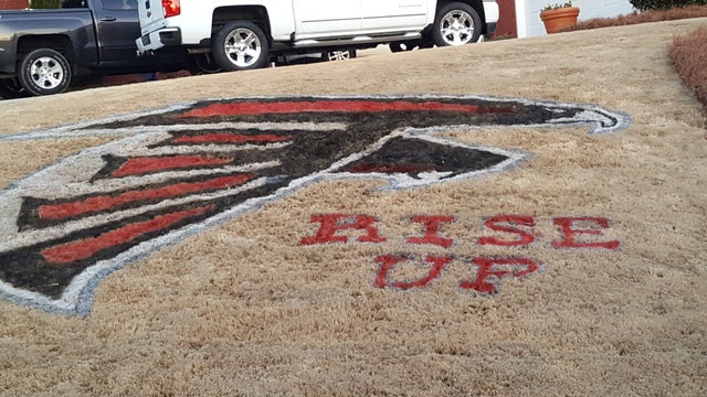 Family shows their Falcons pride on their lawn!
