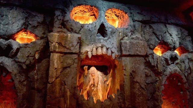 Family sues Universal Orlando Resort for having English-only signs after man suffers heart attack