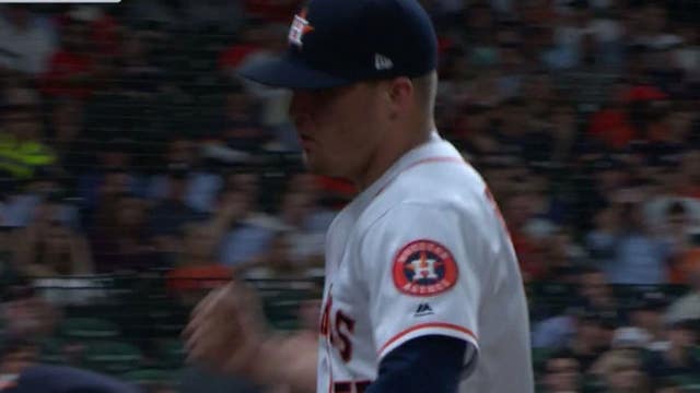 Houston Astros' Ken Giles punches himself in face during loss to NY Yankees