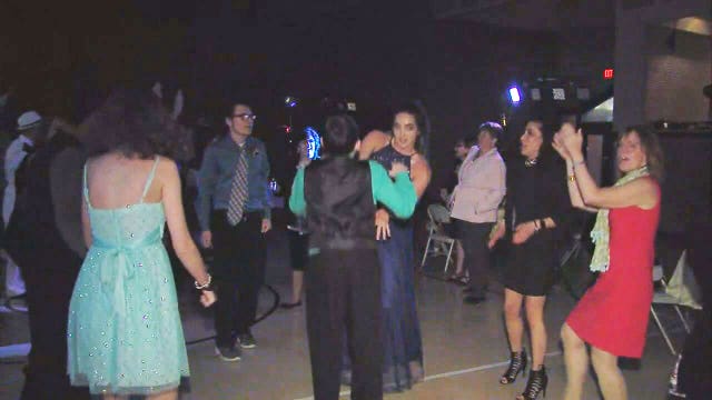 Oxford seniors organize prom for their classmates with special needs