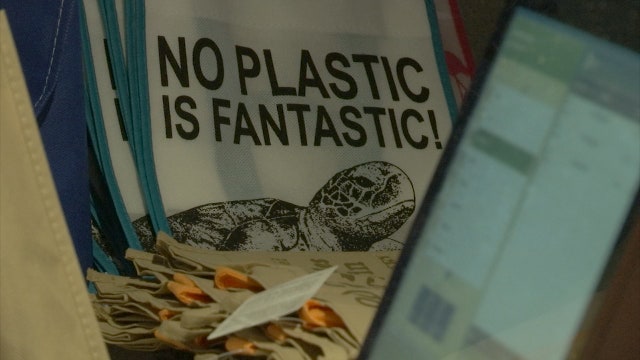 SeaWorld bans plastic bags, straws, lids in parks