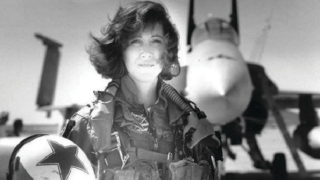 Hero pilot of Southwest flight with blown engine was Navy fighter