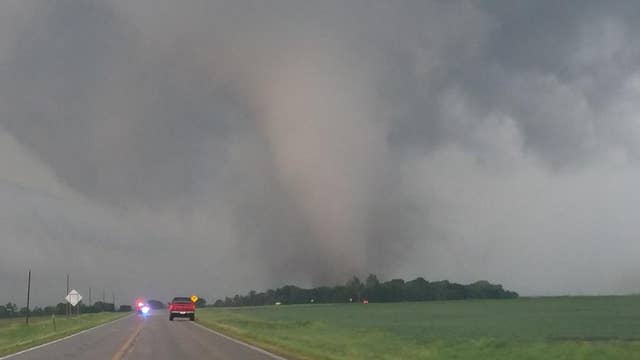 Tornado touches down near Morris, Minn.