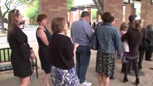 Thousands of people pay their respects to Barbara Bush