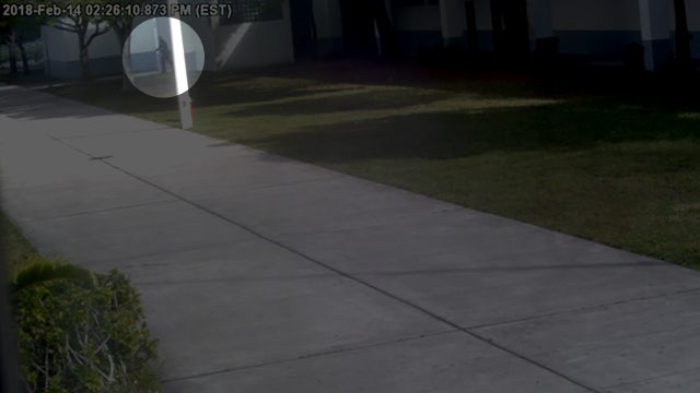Video shows deputy outside scene of school shooting