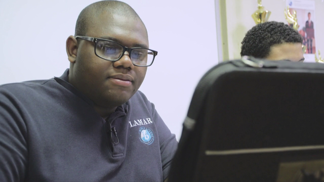 Houston teen gets accepted to 20 universities with full ride scholarships