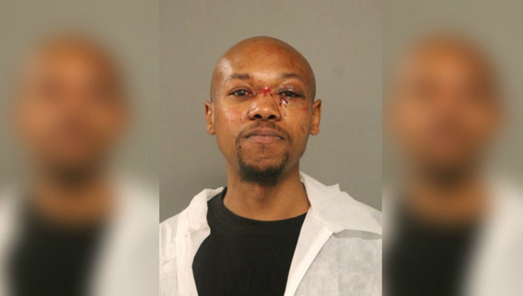 9904ec7b-CTA disembowel suspect Darnell Scott-404023