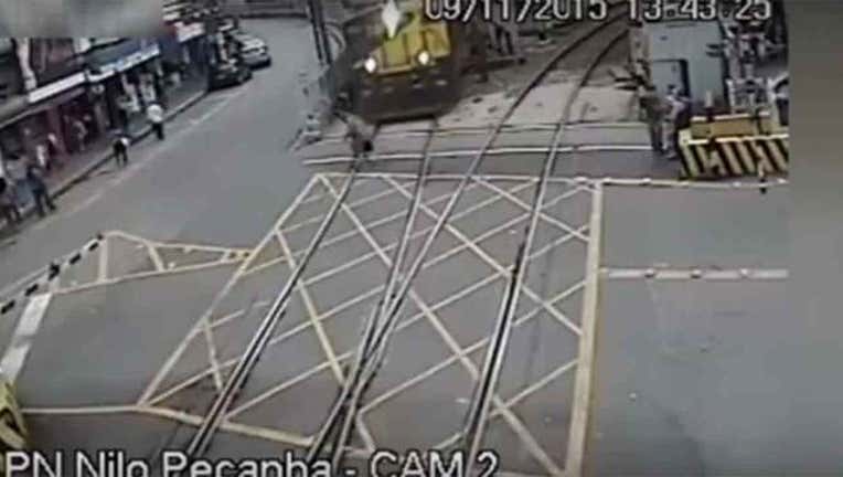 023f8c3c-Man narrowly misses being hit by train-402970