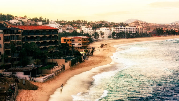7b1d0ef0-Playa Costa Azul; San José del Cabo, México-404023._1497069089291
