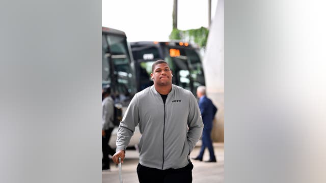 New York Jet player arrested with gun at airport