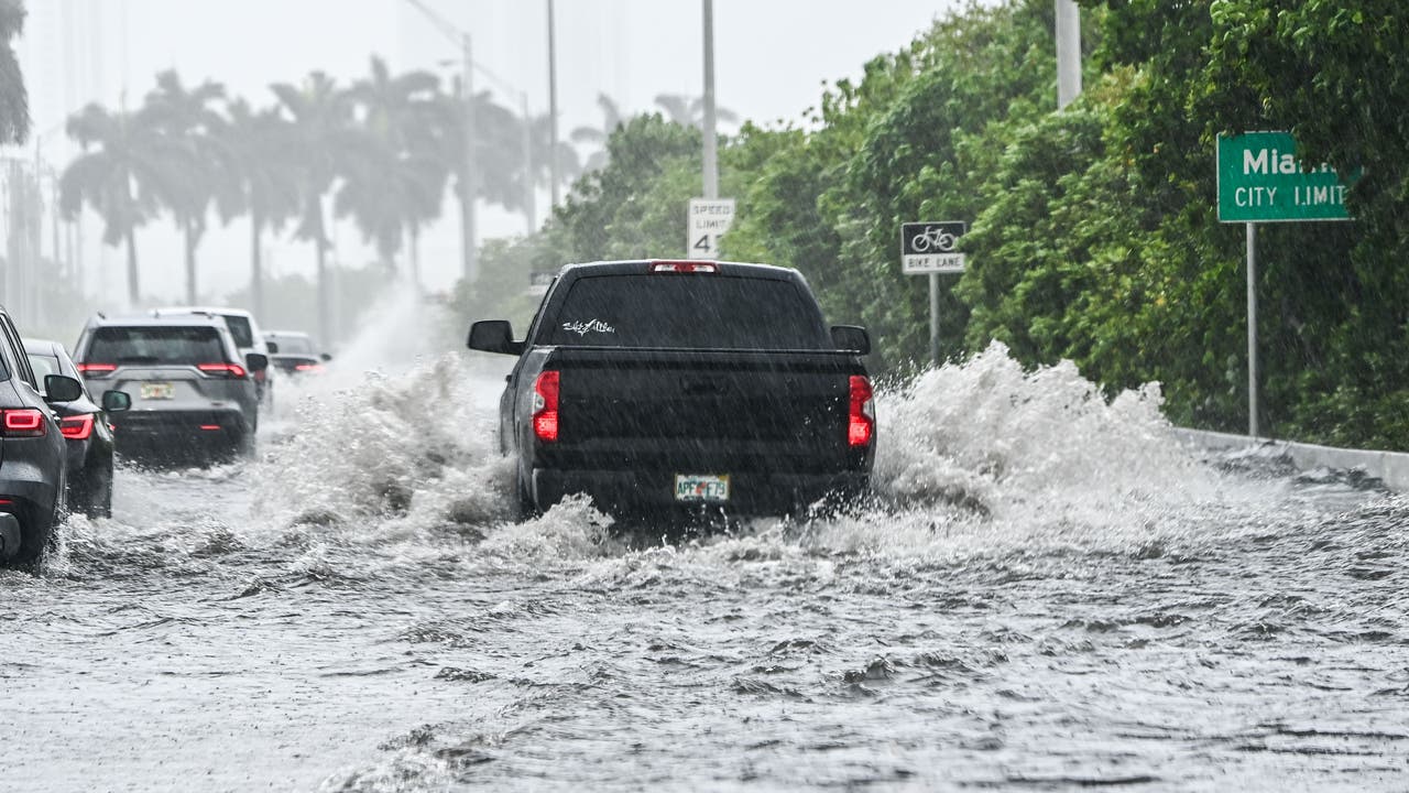 Tropical Storm Theta breaks record as Florida's west coast braces for