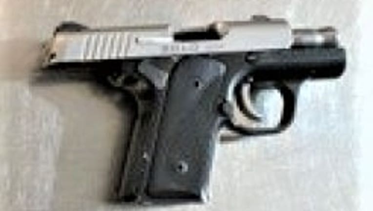 LOADED GUN NEWARK AIRPORT