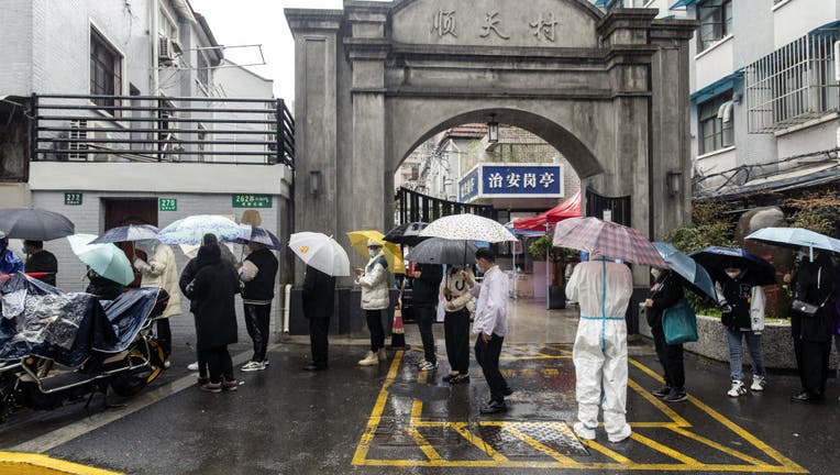 Neighborhood Under Lockdown In Shanghai As City's Cases Hit a Record