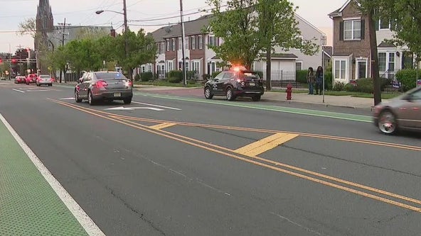 2 children shot inside car in Newark by gunman in stolen vehicle