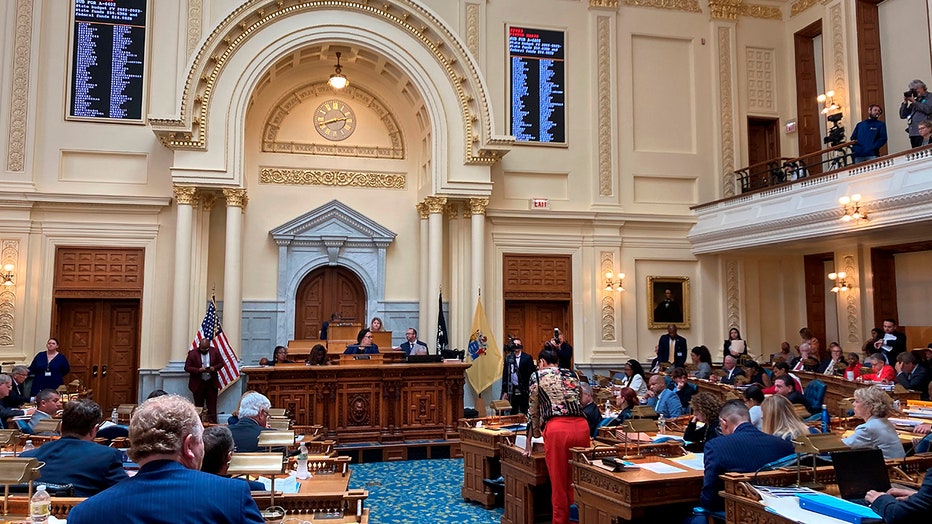 AP_NJ_lawmakers_pass_budget.jpg