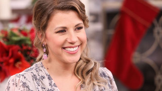 'Full House' star Jodie Sweetin marries Mescal Wasilewski in an intimate Malibu wedding ceremony