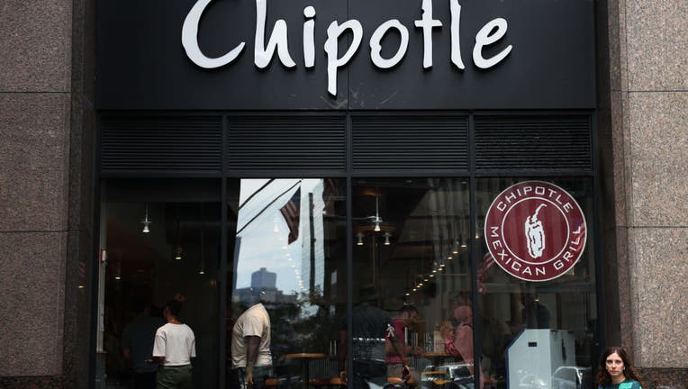 a250ce46-Chipotle To Pay Former And Current NYC Workers $20 Million For Violating Labor Laws