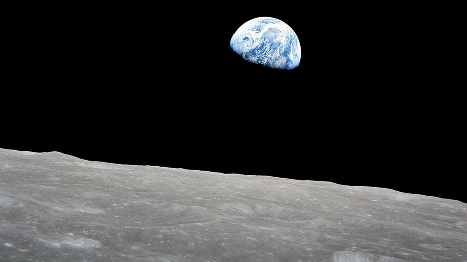 apollo_8_earthrise_1968_as08-14-2383.jpg