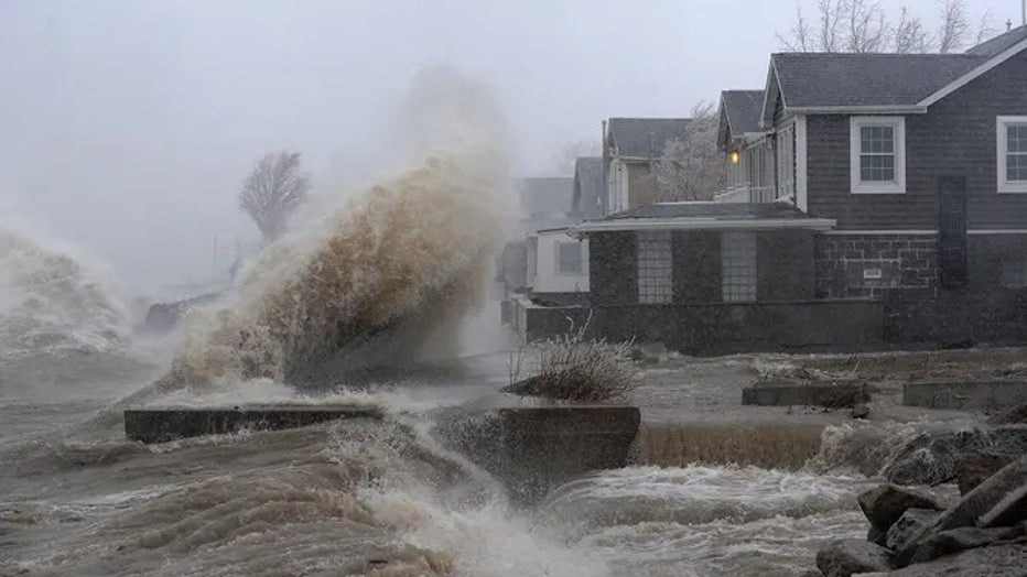 lake-erie-waves