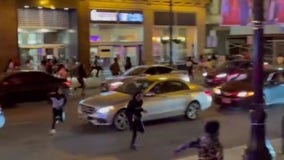 Hundreds of teenagers flood into downtown Chicago, smashing car windows, prompting police response