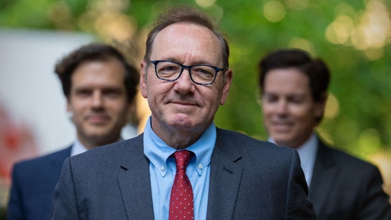 Accuser claims Kevin Spacey's alleged groping 'was like a cobra ... angry’