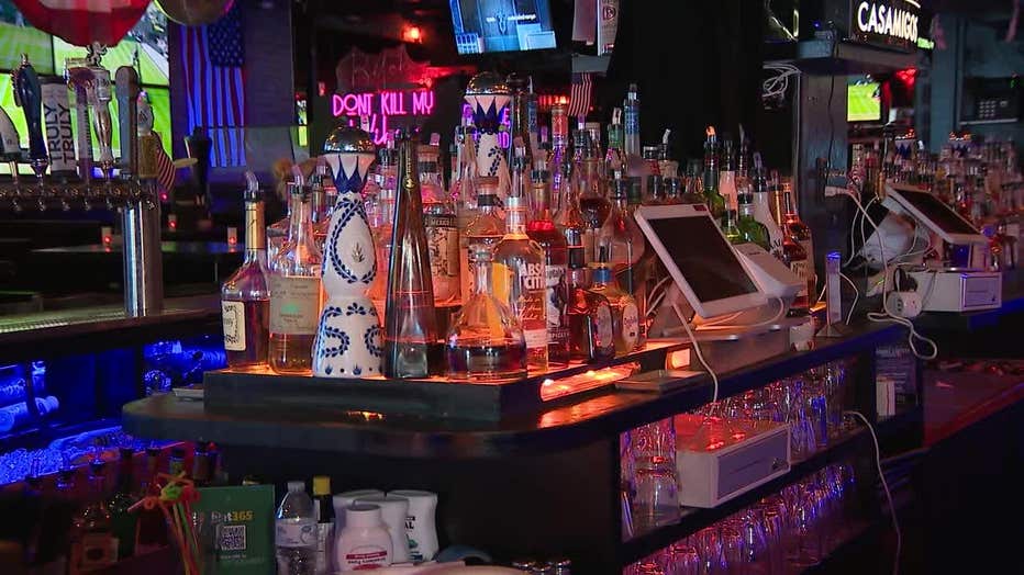 e627f3af-TP10-HOBOKEN-BARS_WNYW414a_711_mxf_00.00.43.02.jpg