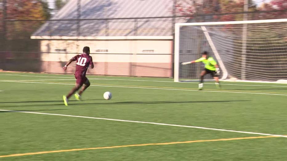 JW10-NJ-SOCCER-PHENOM_WNYW2da0_146_mxf_00.00.39.22.jpg