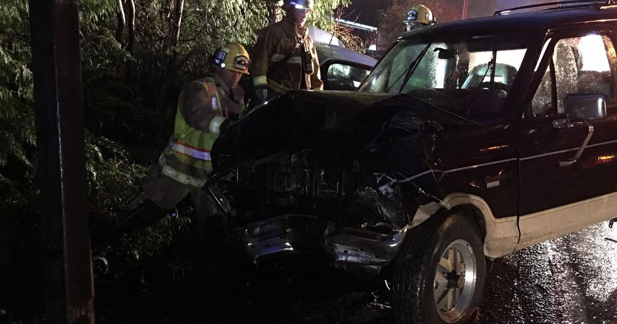 1 dead, another hurt after head-on crash in Kitsap County | FOX 13 Seattle