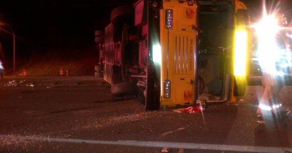 Bus carrying high school basketball team crashes exiting I-5; ten ...