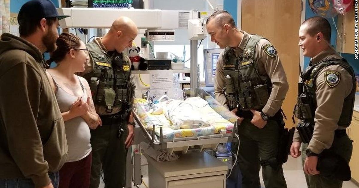 Officers reunite with choking infant they saved | FOX 13 Seattle