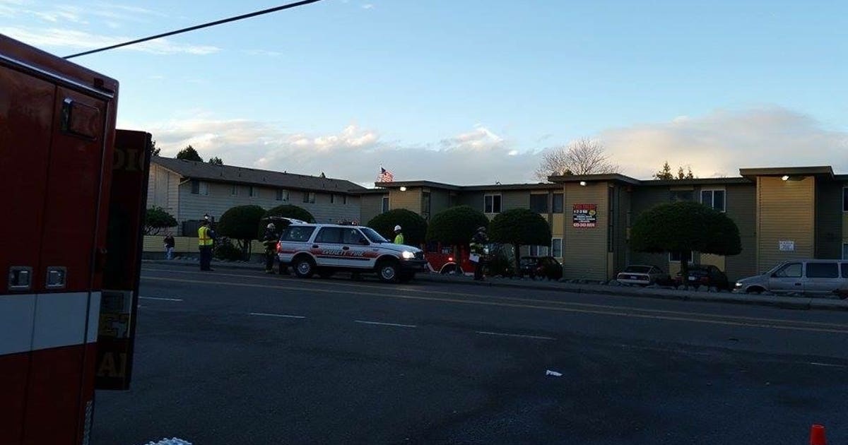 Man dies after being carried out of apartment fire in Everett | FOX 13 ...