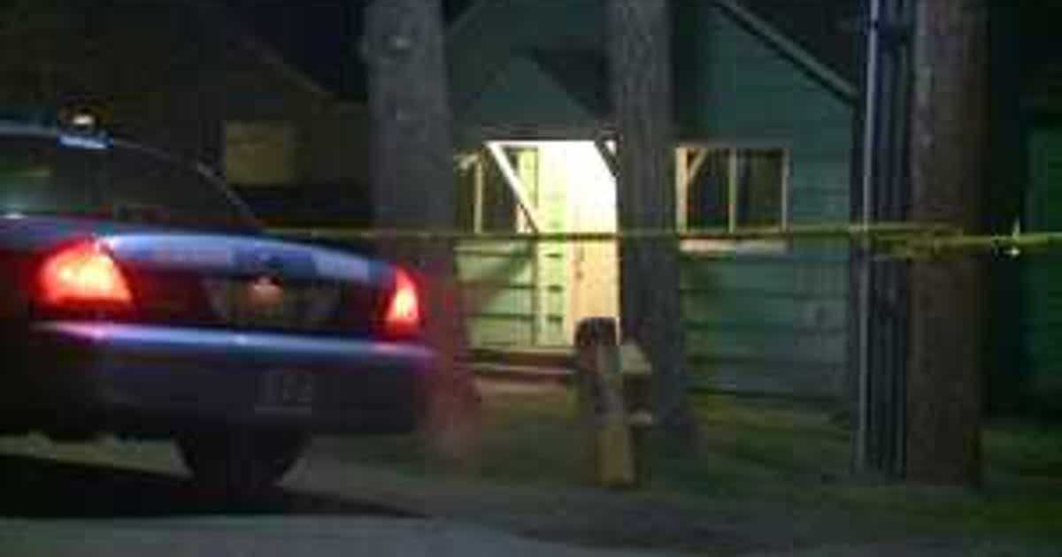 Seattle police search for 2 suspects in home-invasion robbery | FOX 13 ...