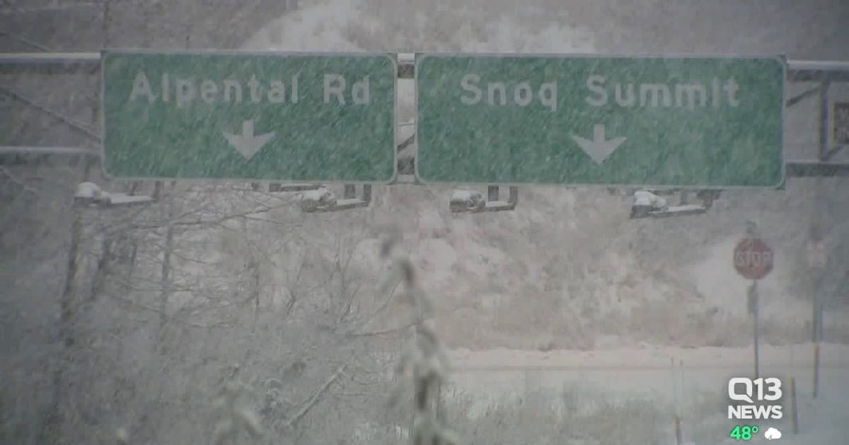 Mountain snow challenges drivers for holiday travel | FOX 13 Seattle