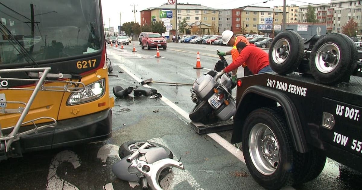 Motorcyclist injured in crash with Metro bus | FOX 13 Seattle