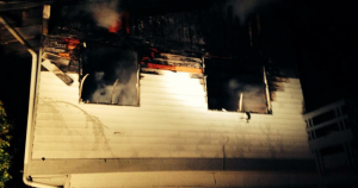 Two escape from burning home in Lake City | FOX 13 Seattle