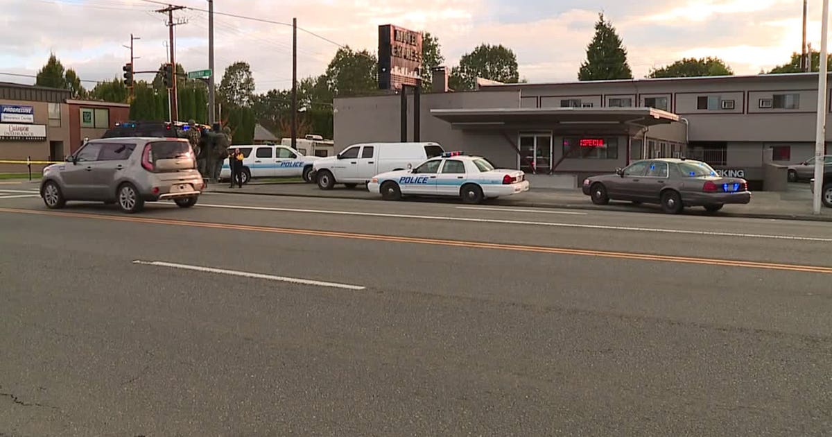 SWAT team enters Everett hotel after hours-long standoff to find no ...