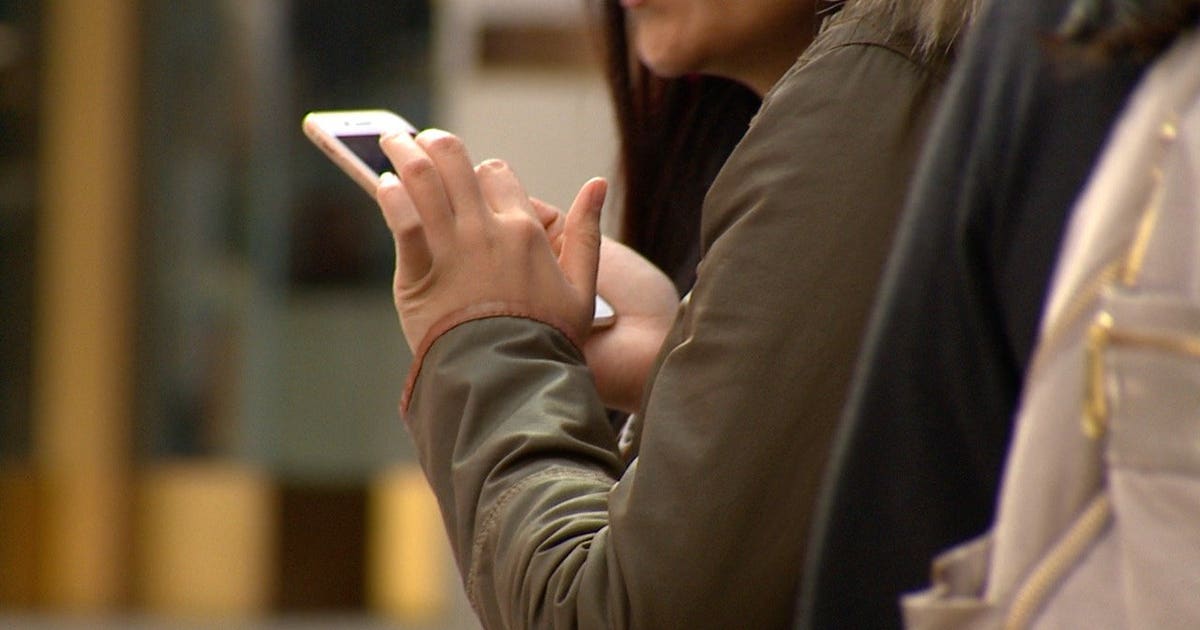 Seattle high schools to implement 'bell to bell' cellphone ban next week