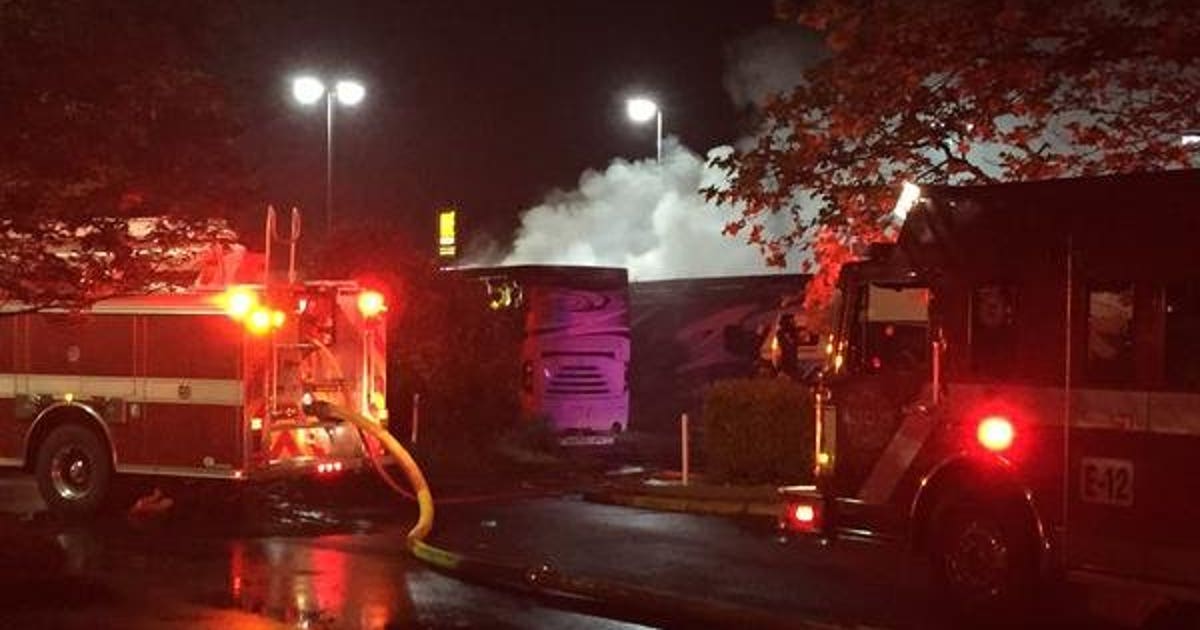 Fire rips through 3 RVs at Fife dealership (PHOTOS) | FOX 13 Seattle