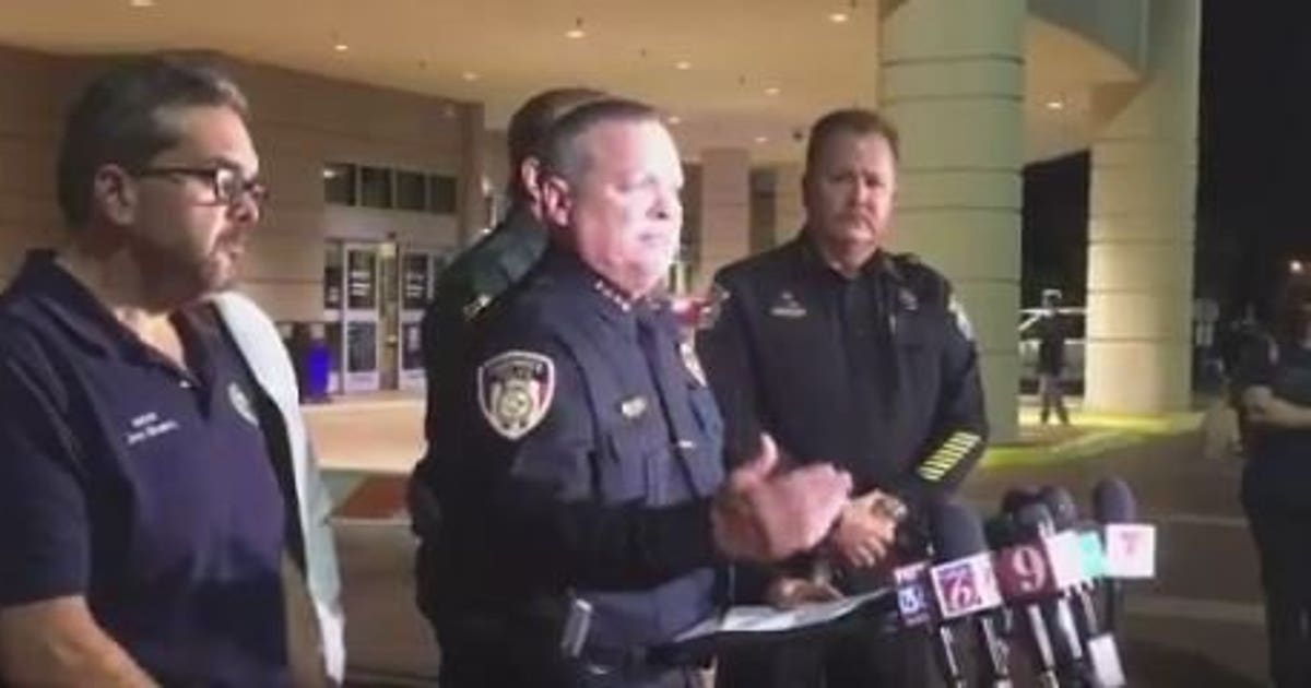 1 policeman killed, 3 injured in 2 shootings in Florida | FOX 13 Seattle