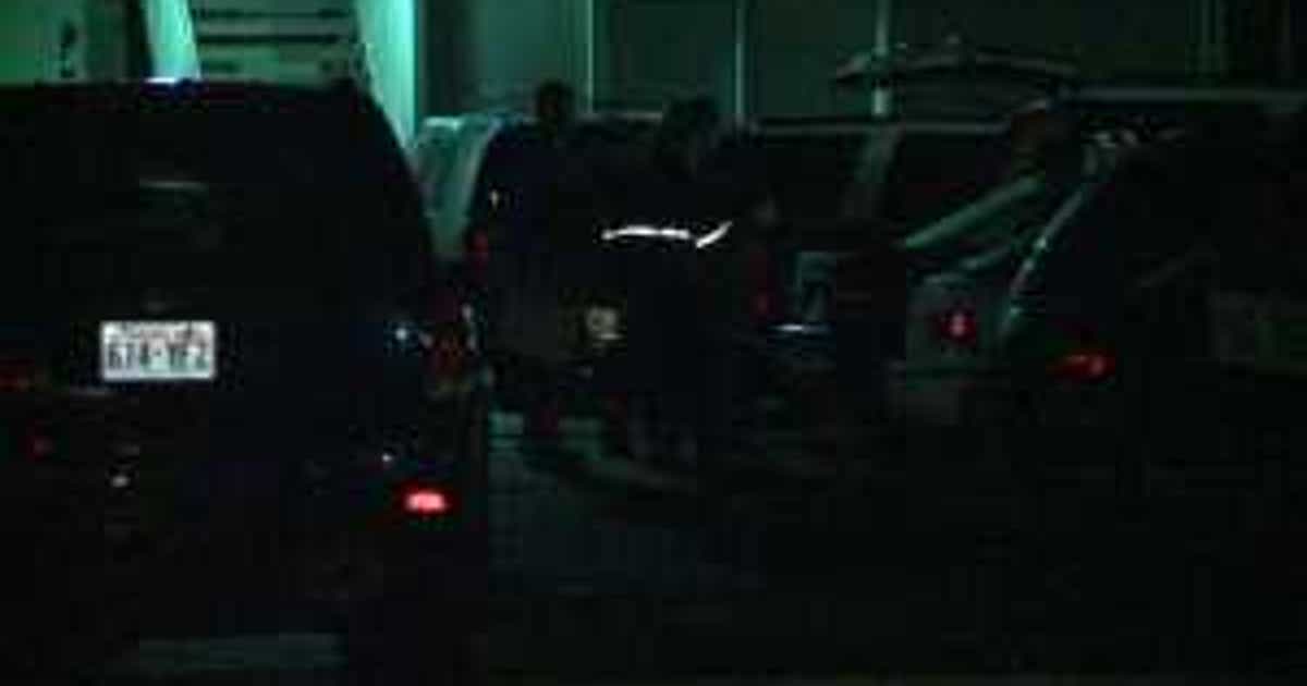 Man found shot, dead in Lakewood apartment parking lot | FOX 13 Seattle