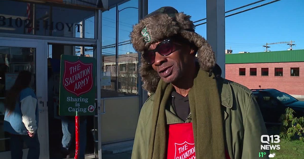 Bell Ringer Wolvesville Longtime bell ringer helps spread holiday cheer | FOX 13 Seattle